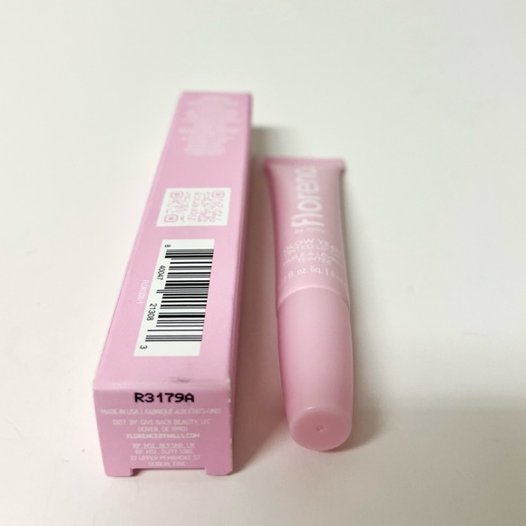 Florence By Mills
Glow Yeah Tinted Lip Oil (8ml) - Picture 2 of 4